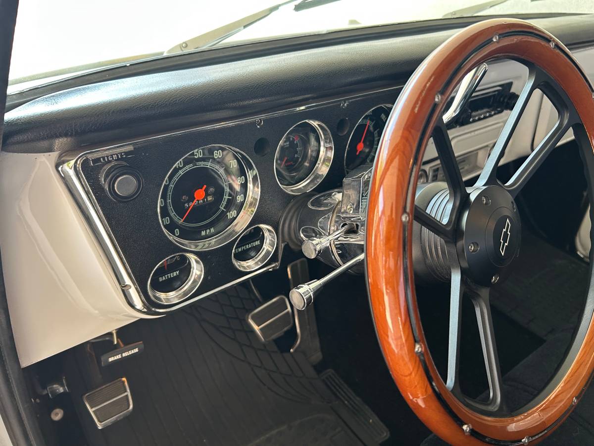 Chevrolet-c20-1969-white-8