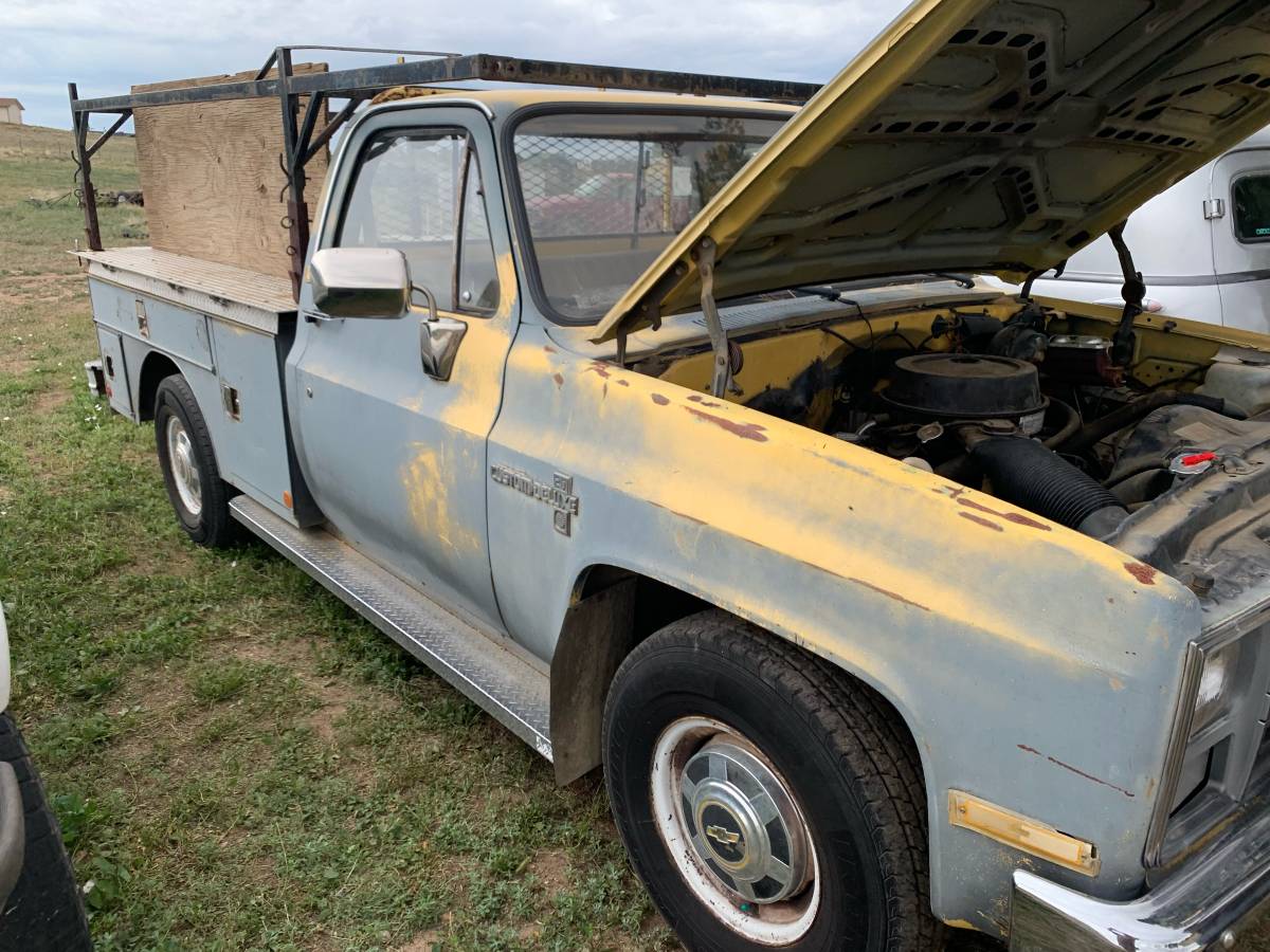 Chevrolet-c20-1985-yellow-12