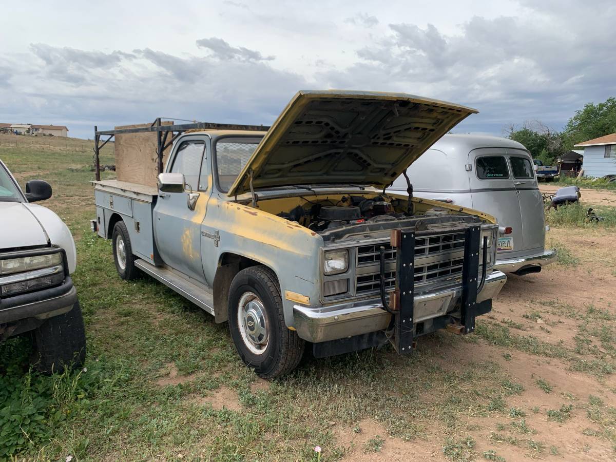 Chevrolet-c20-1985-yellow-13