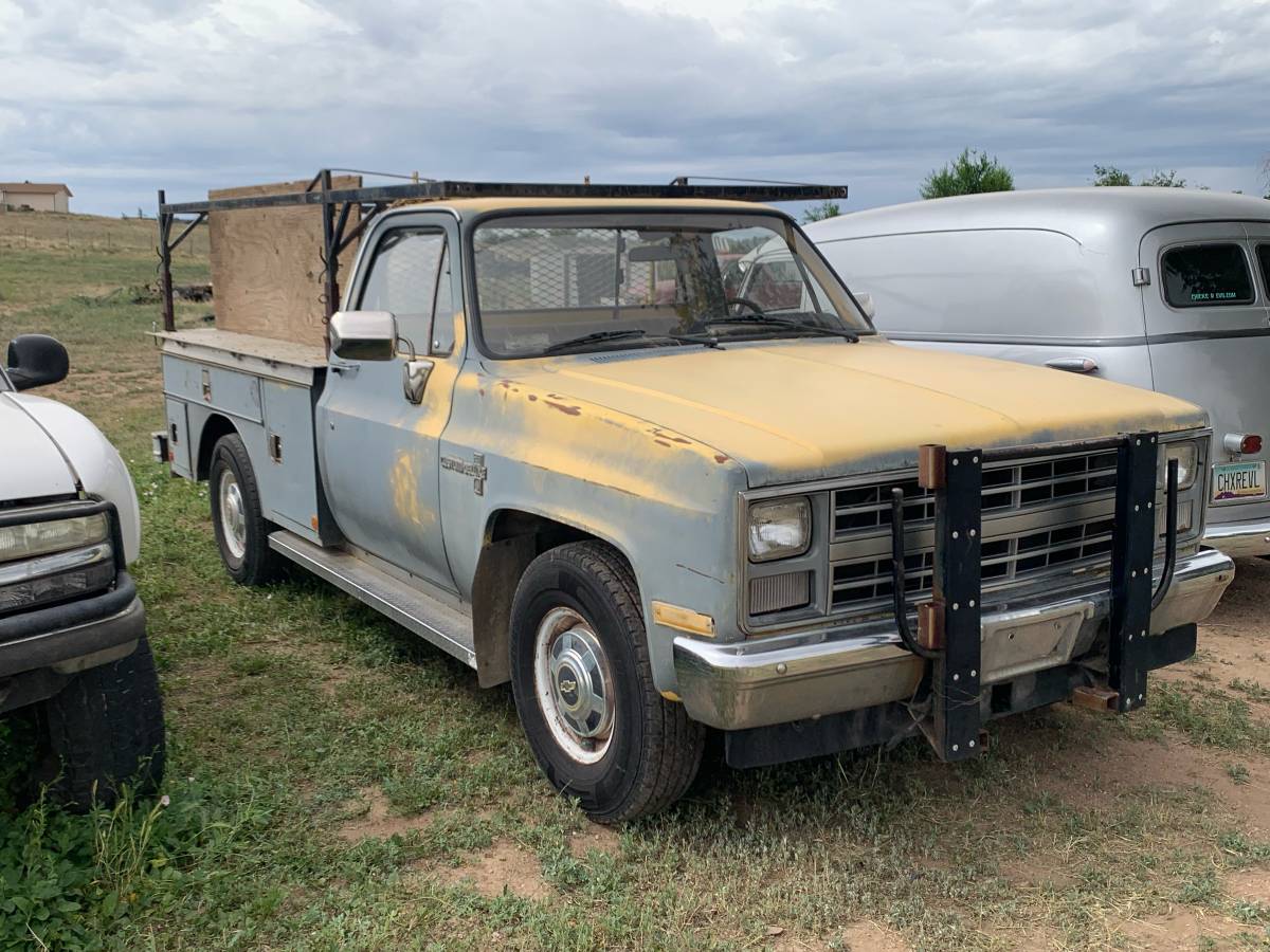 Chevrolet-c20-1985-yellow