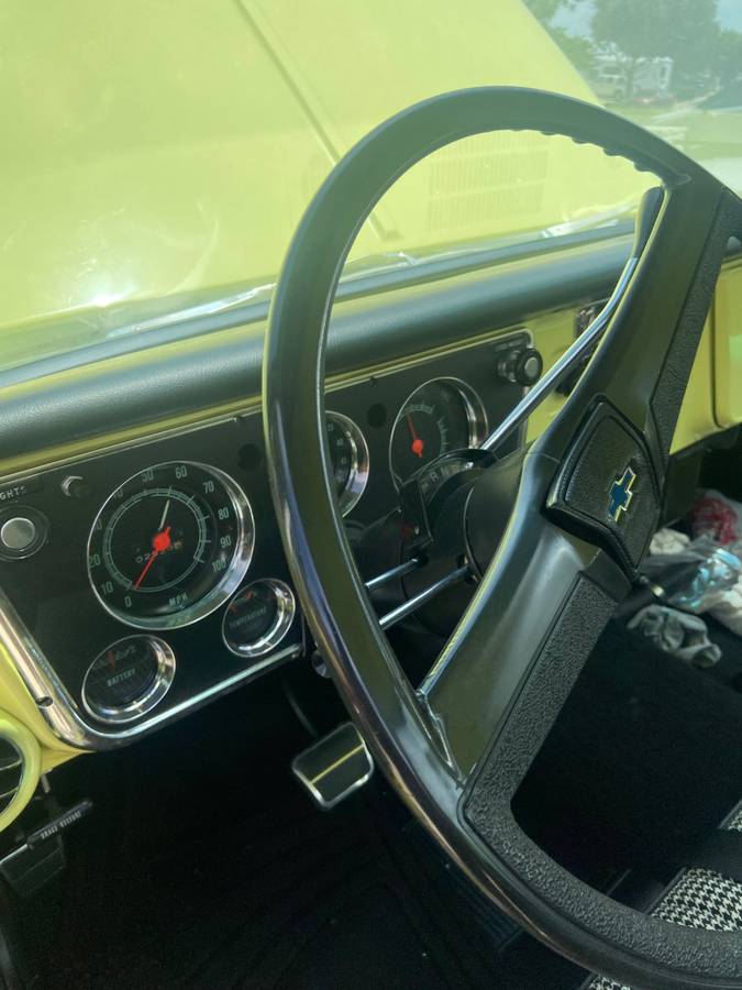 Chevrolet-c20-cheyenne-1971-yellow-2