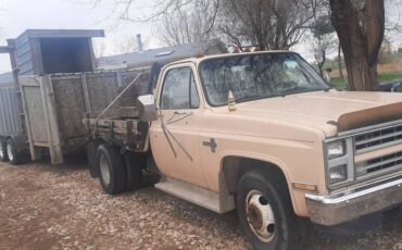 Chevrolet-c30-1985-custom-10