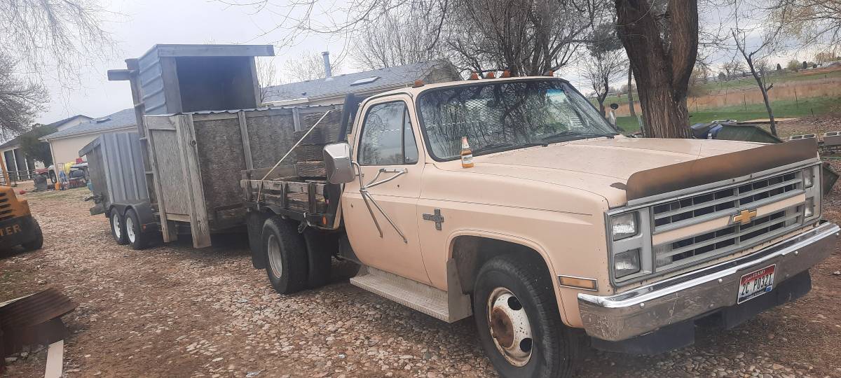 Chevrolet-c30-1985-custom-10