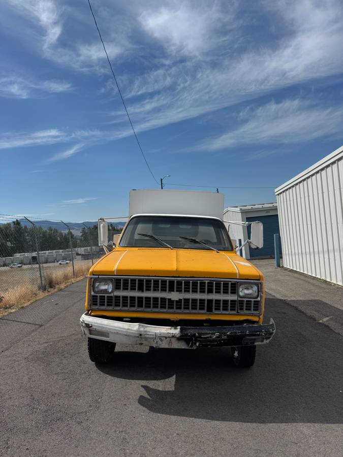 Chevrolet-c30-pickup-1981-yellow-2