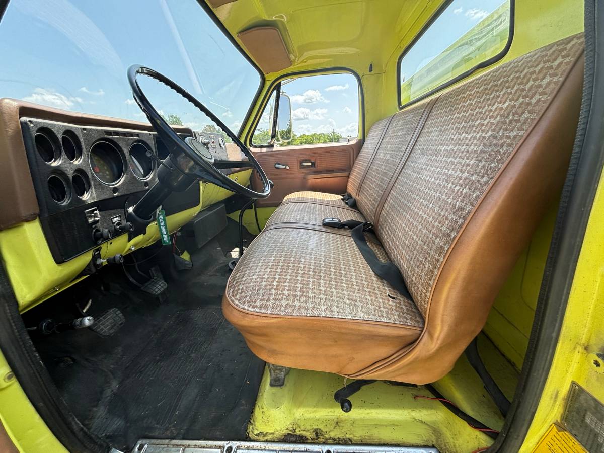 Chevrolet-c65-1978-yellow-2