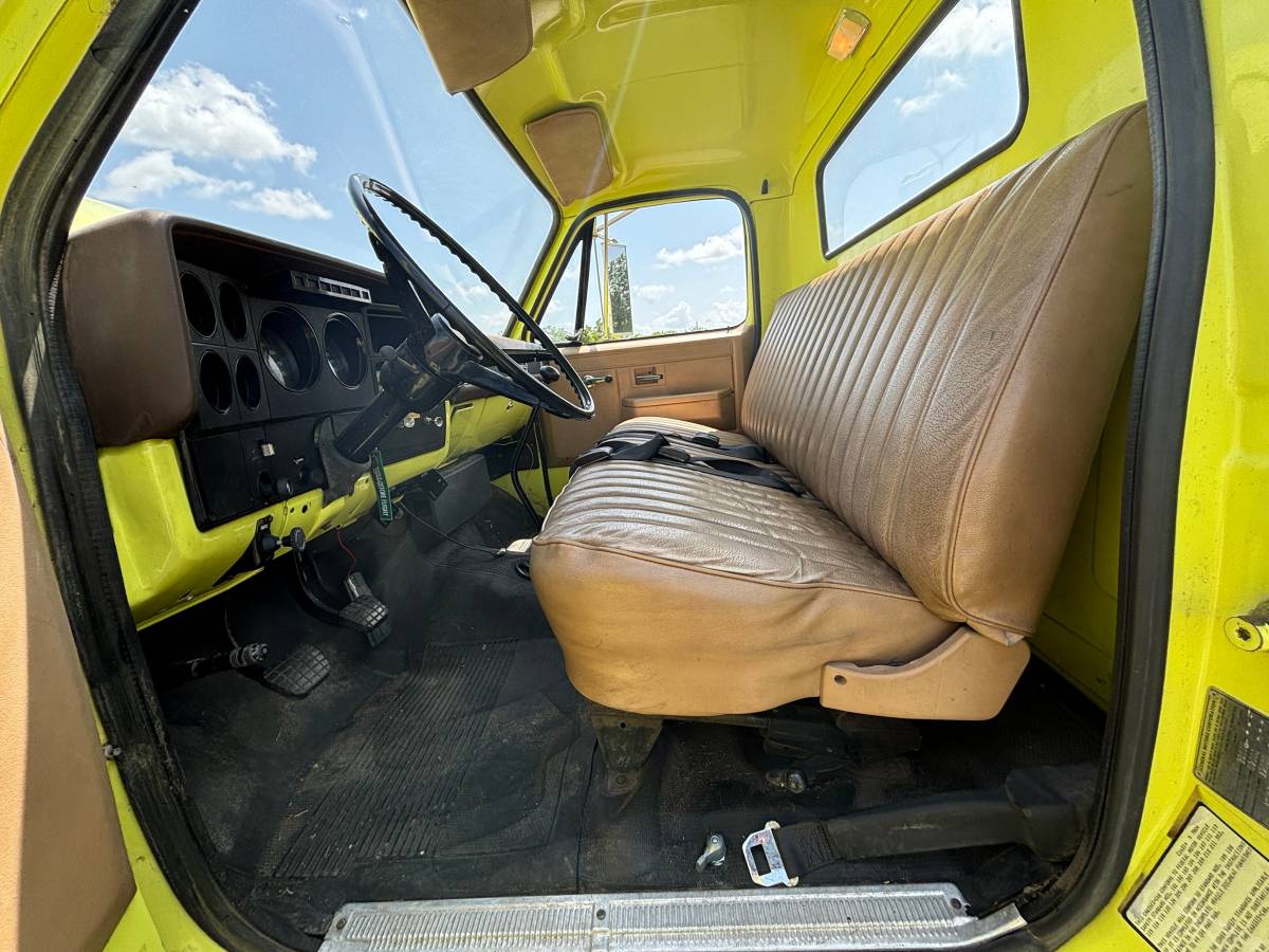 Chevrolet-c70-1985-yellow-10