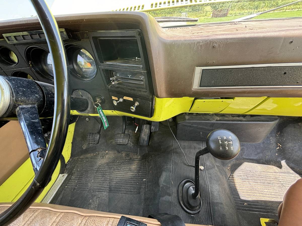 Chevrolet-c70-1985-yellow-11