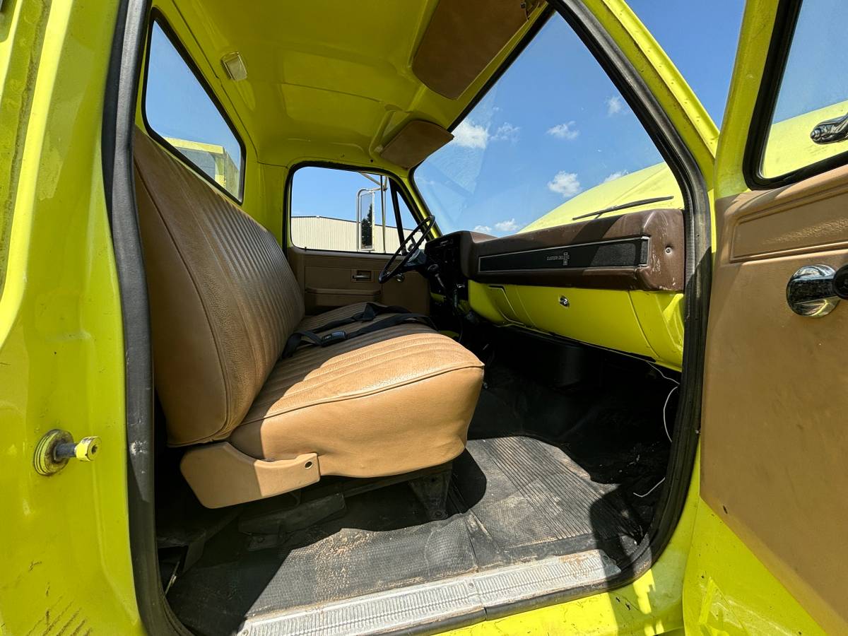Chevrolet-c70-1985-yellow-13