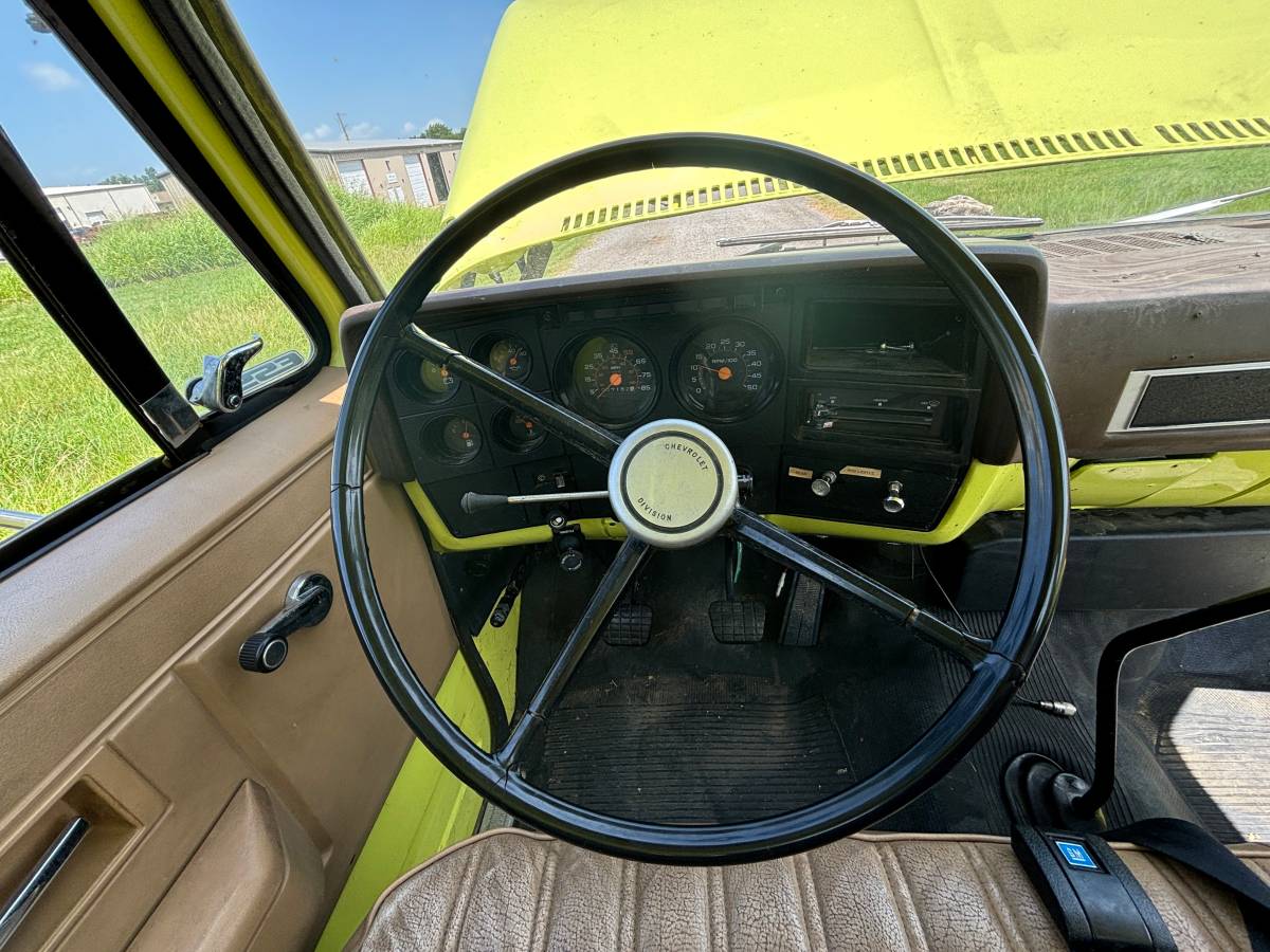 Chevrolet-c70-1985-yellow-16