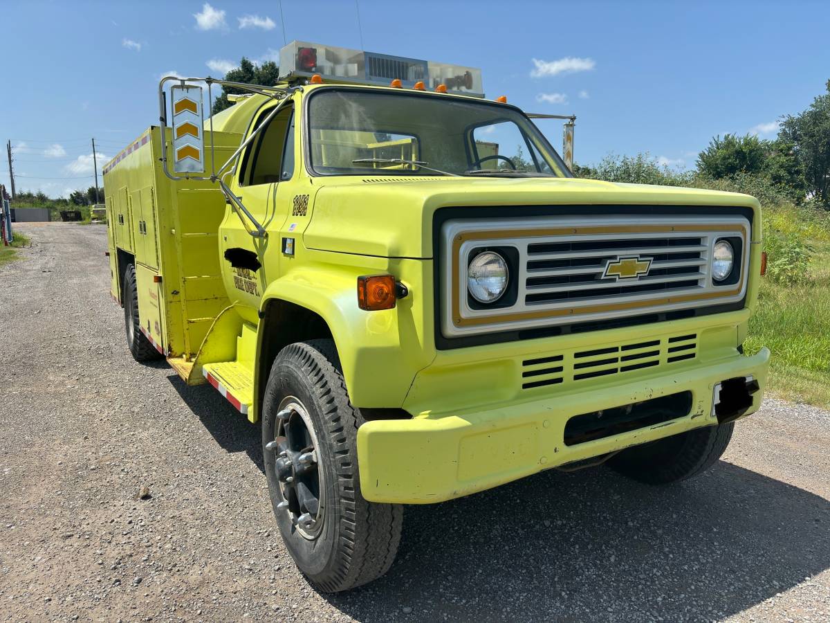 Chevrolet-c70-1985-yellow-9