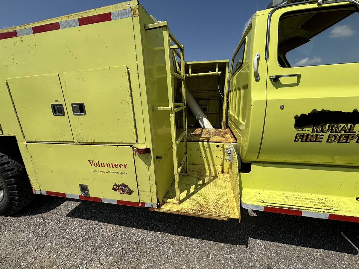 Chevrolet-c70-tank-truck-1985-yellow-11