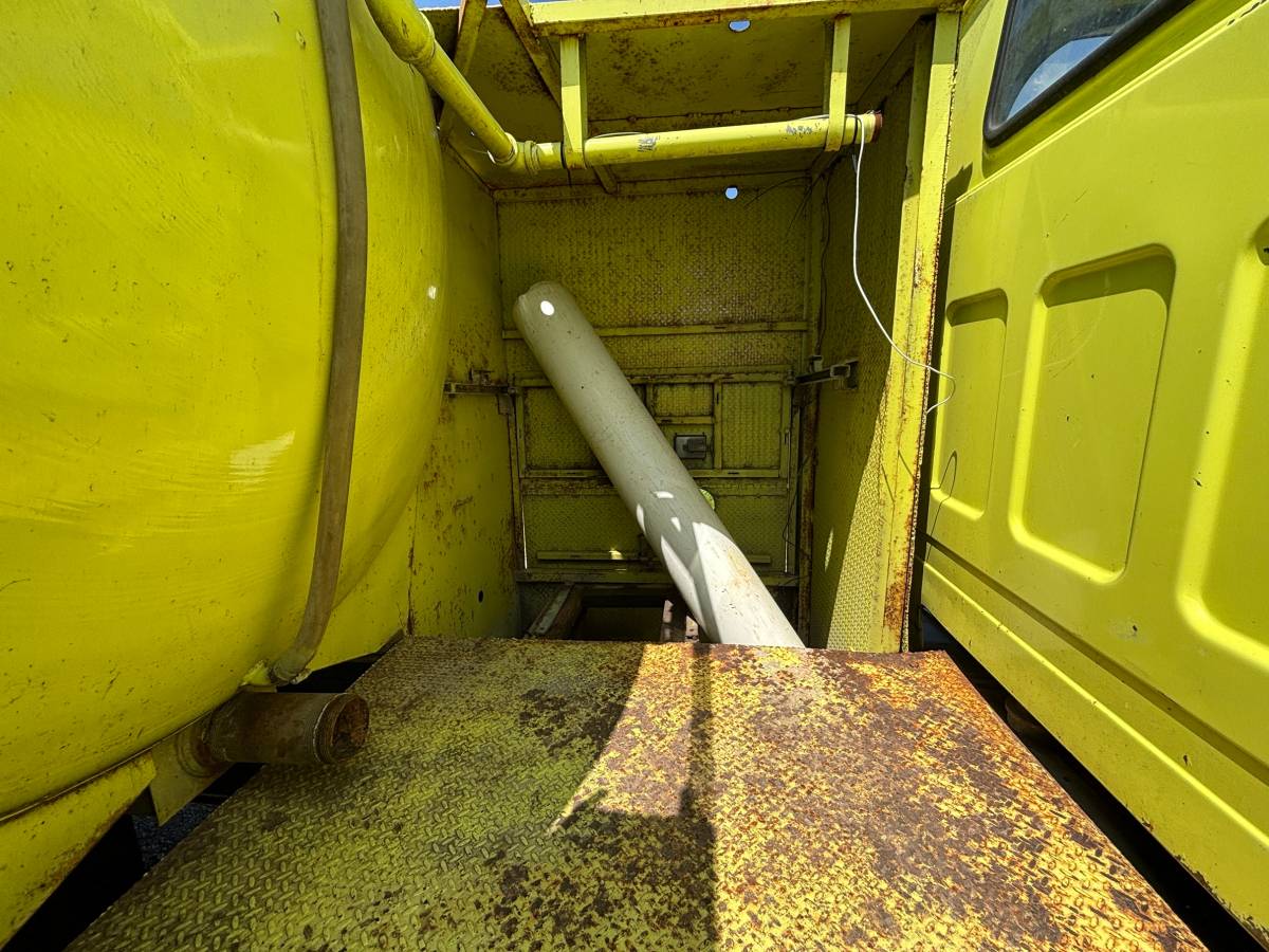 Chevrolet-c70-tank-truck-1985-yellow-12