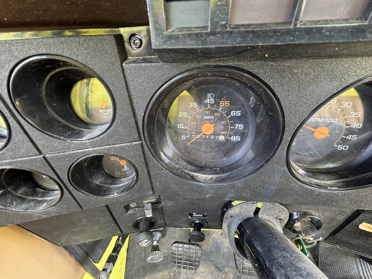 Chevrolet-c70-tank-truck-1985-yellow-18