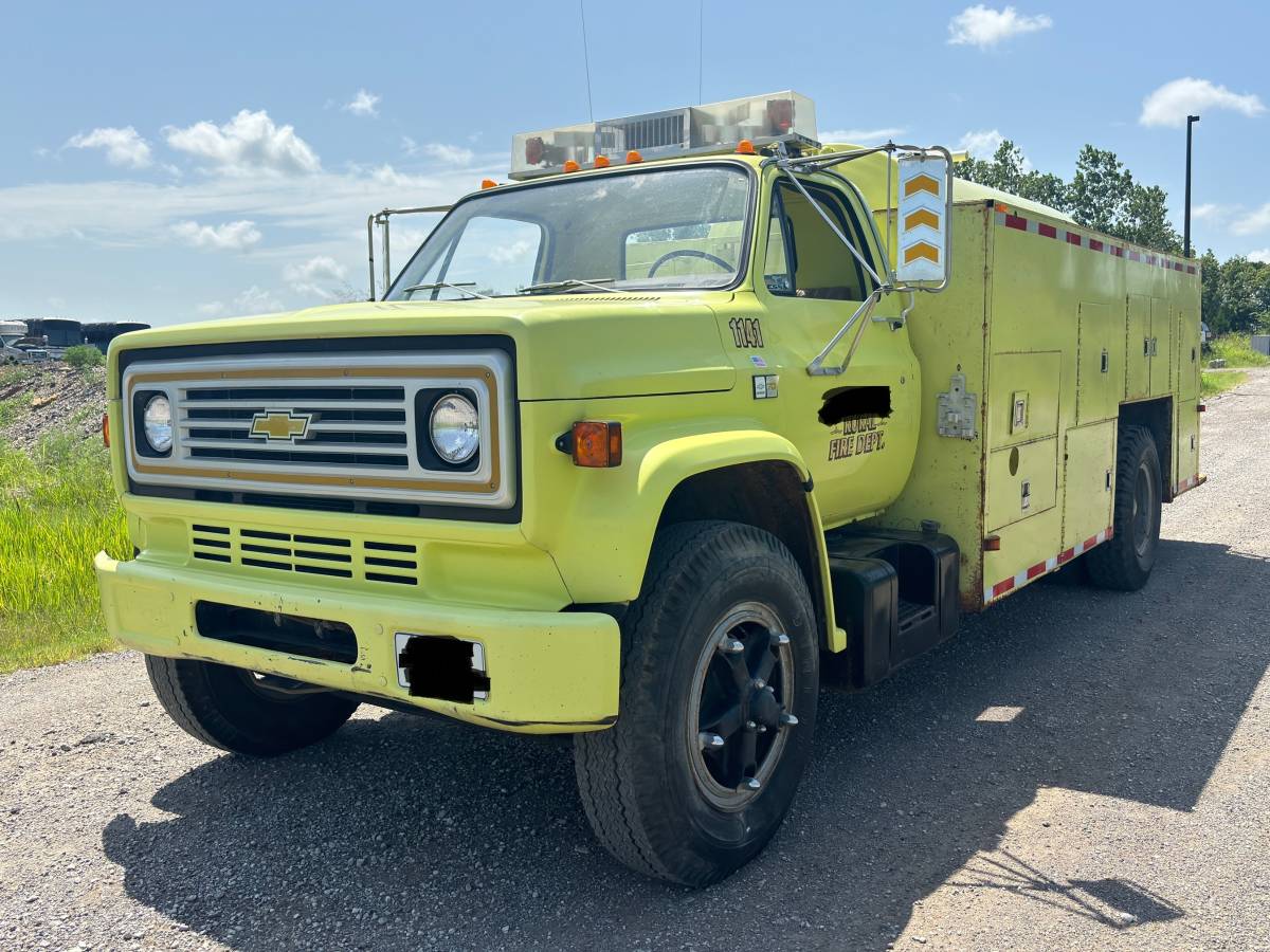 Chevrolet-c70-tank-truck-1985-yellow-4