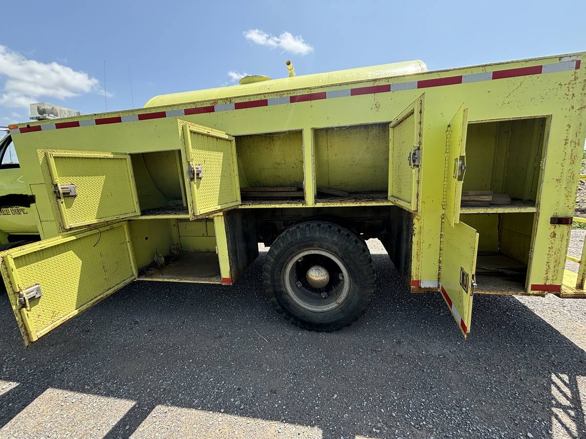 Chevrolet-c70-tank-truck-1985-yellow-5