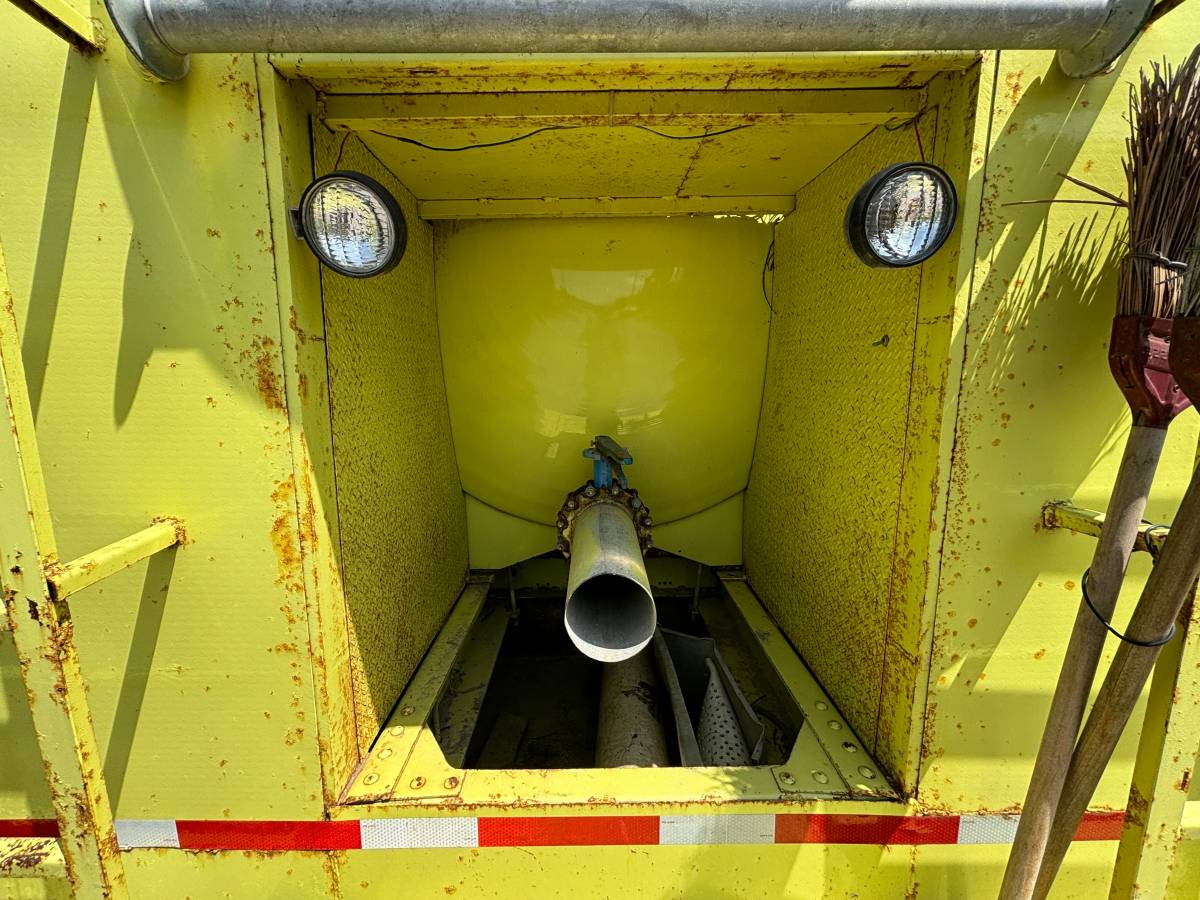 Chevrolet-c70-tank-truck-1985-yellow-7
