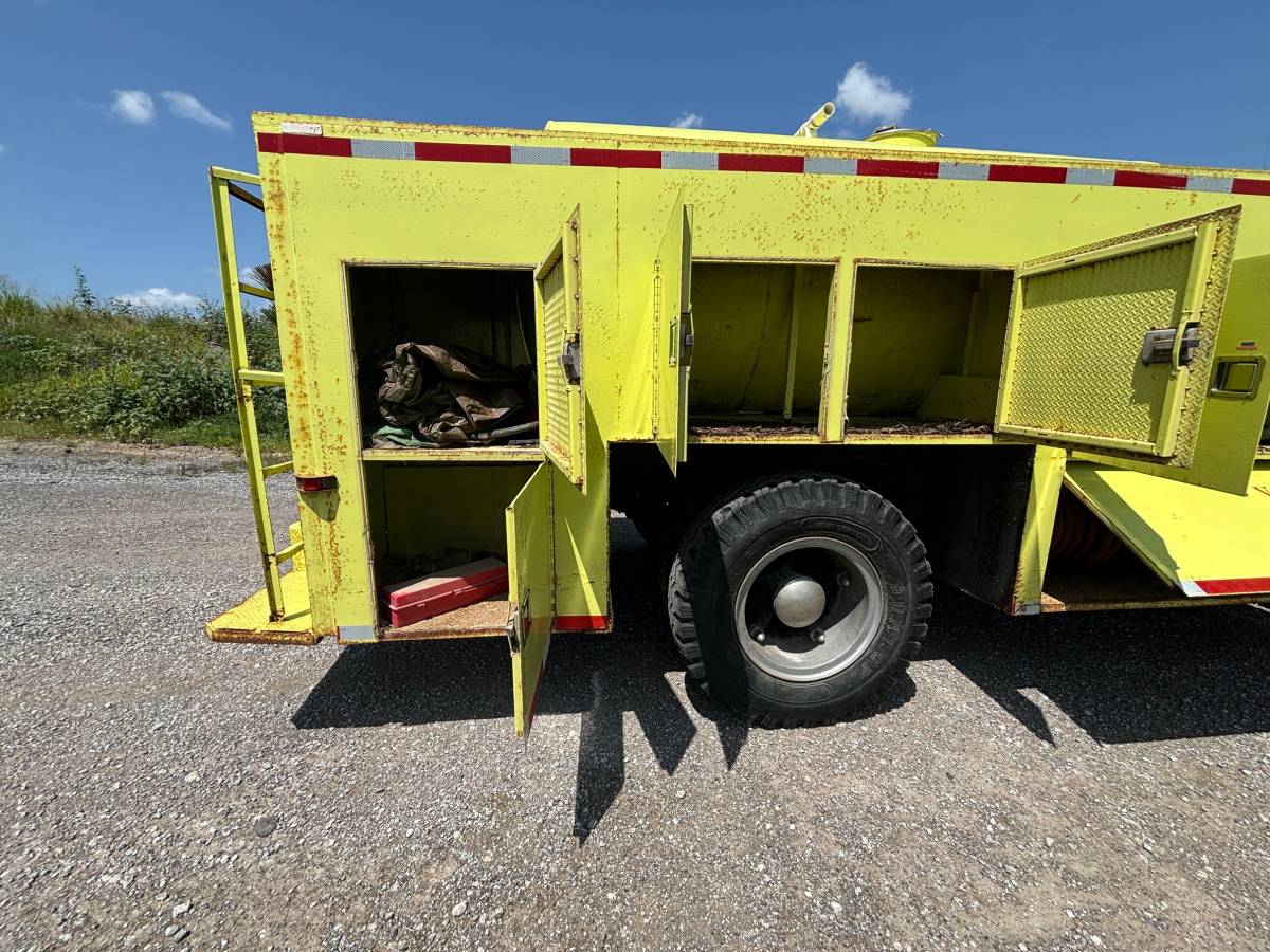 Chevrolet-c70-tank-truck-1985-yellow-9