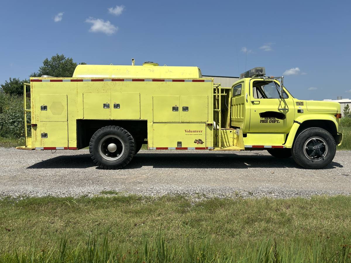 Chevrolet-c70-tank-truck-1985-yellow