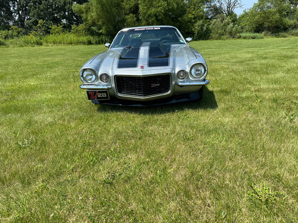 Chevrolet-camaro-1971-silver-10