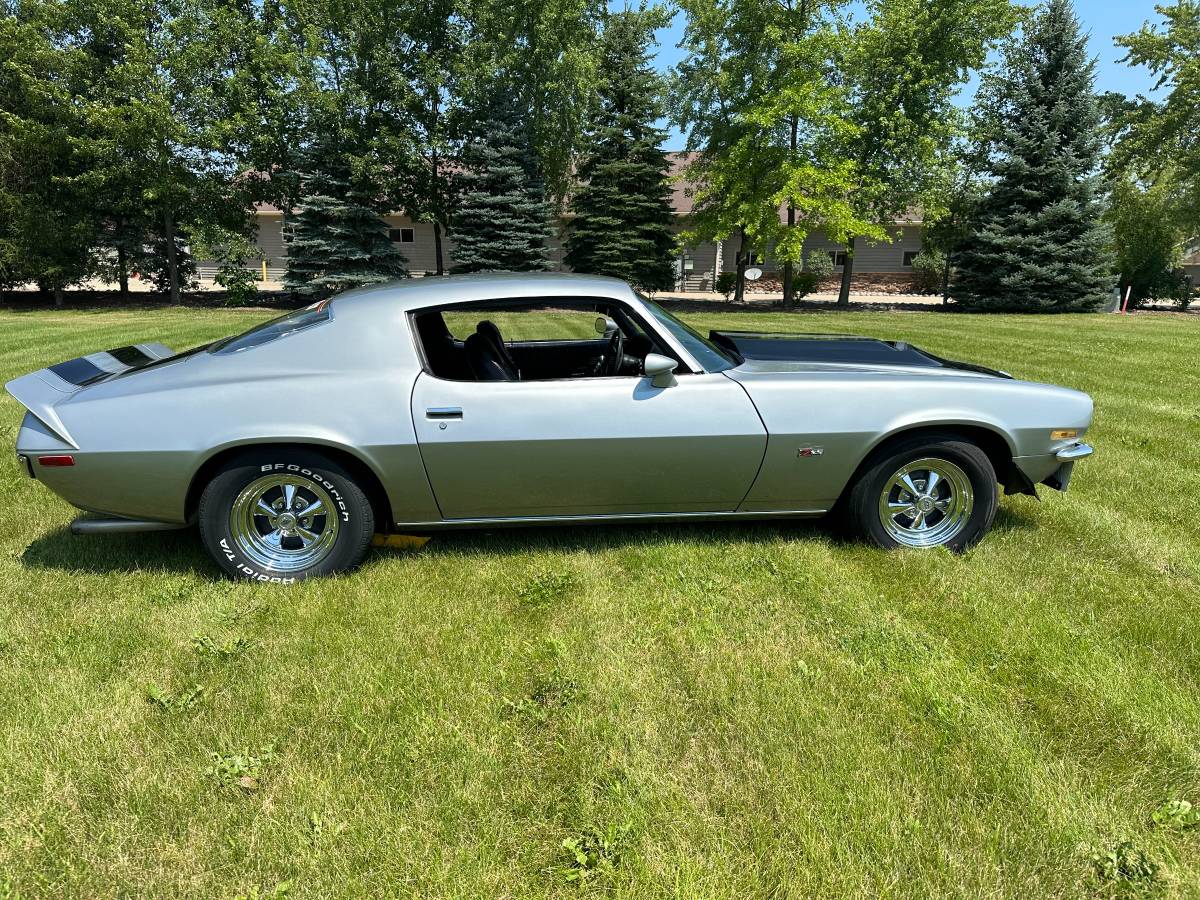Chevrolet-camaro-1971-silver-16
