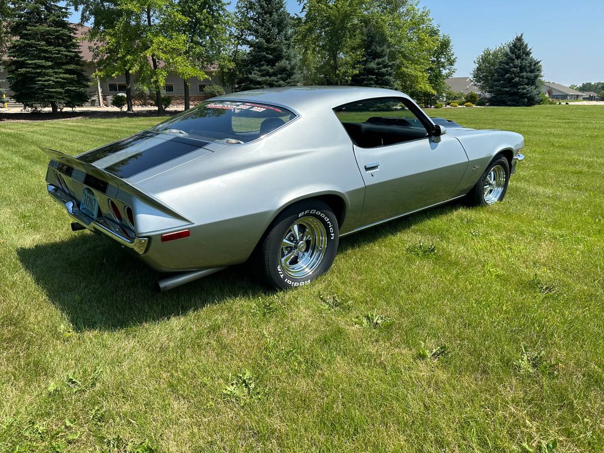 Chevrolet-camaro-1971-silver-5