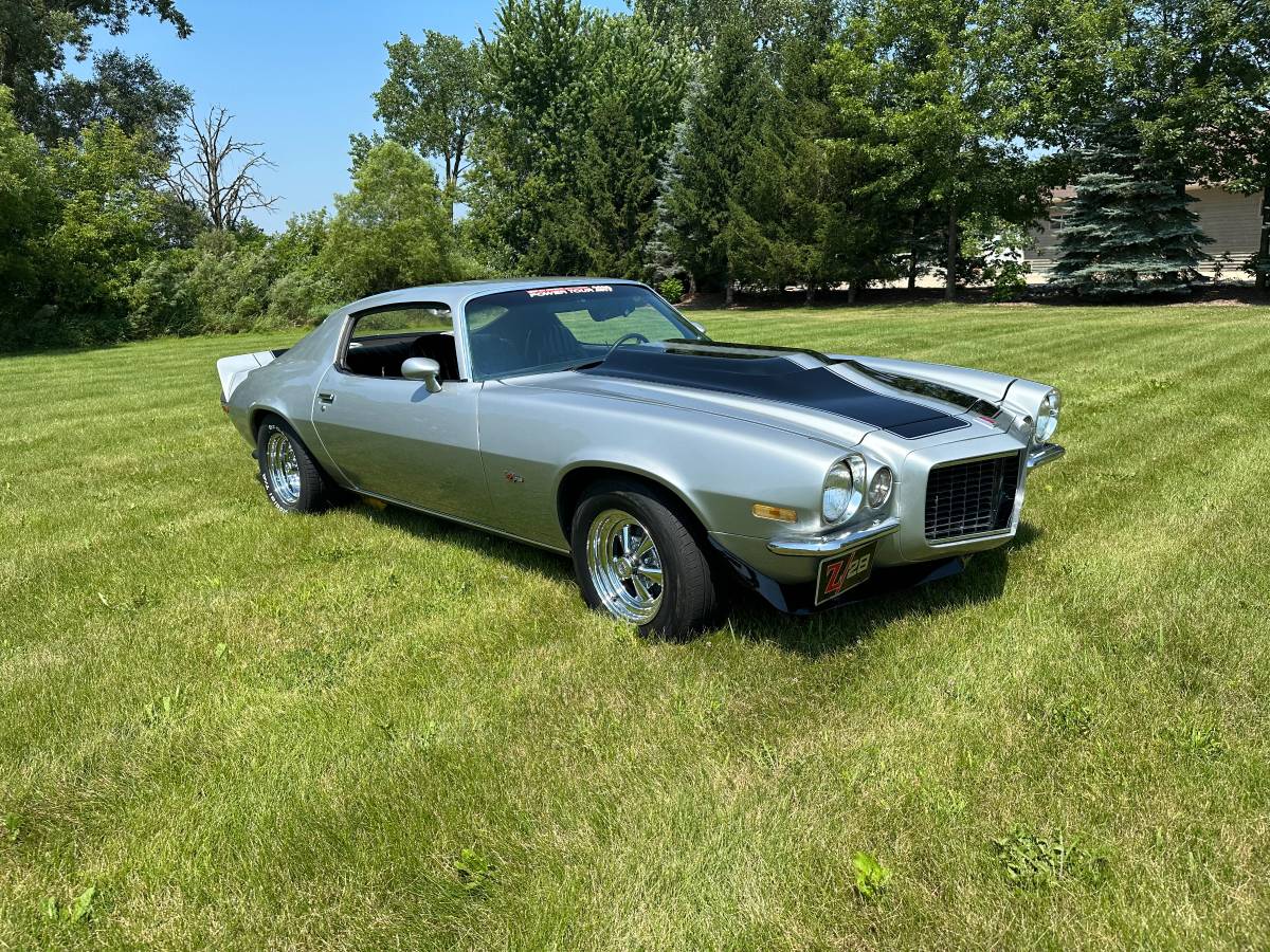 Chevrolet-camaro-1971-silver-7
