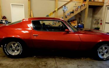 Chevrolet-camaro-1973-custom-4