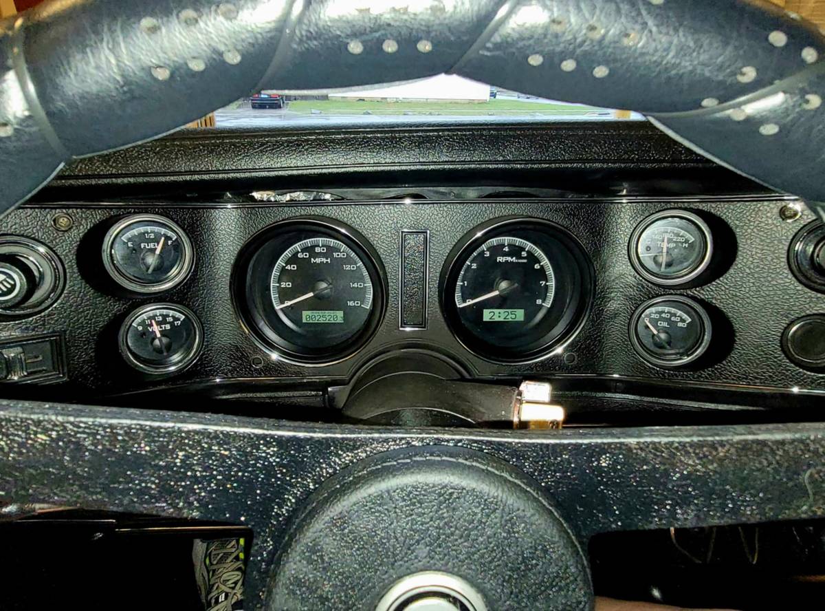 Chevrolet-camaro-1973-custom-7