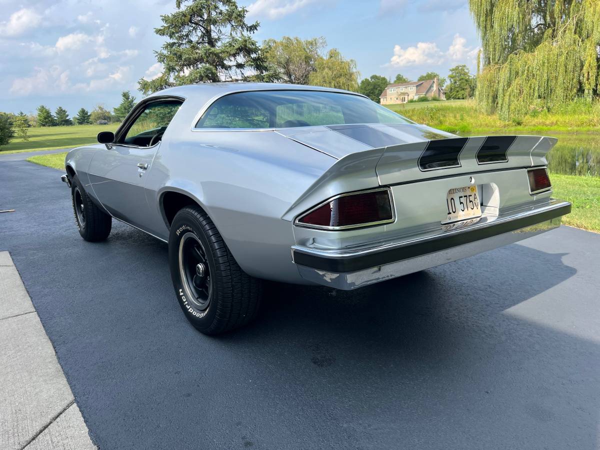 Chevrolet-camaro-1976-2