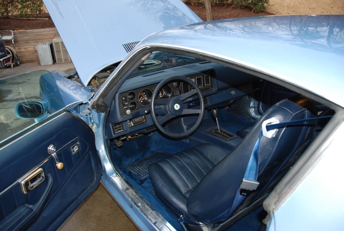 Chevrolet-camaro-1981-blue-17