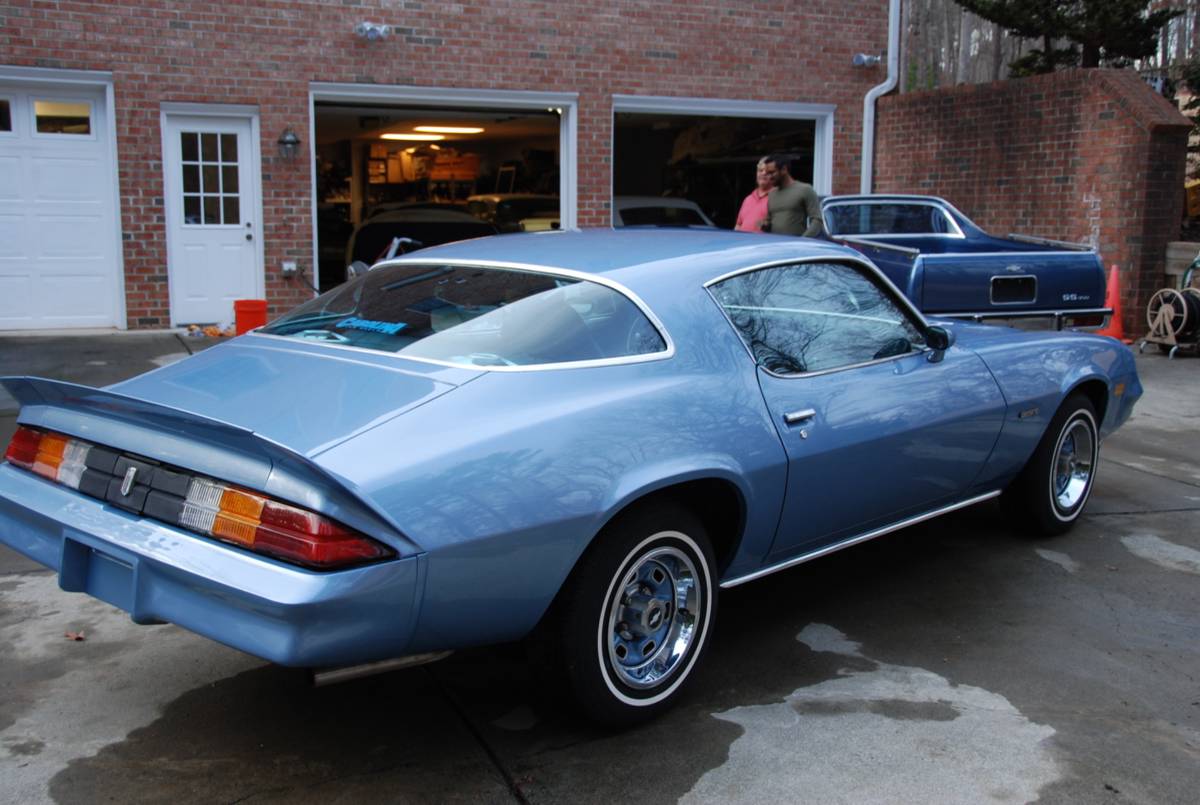 Chevrolet-camaro-1981-blue-8