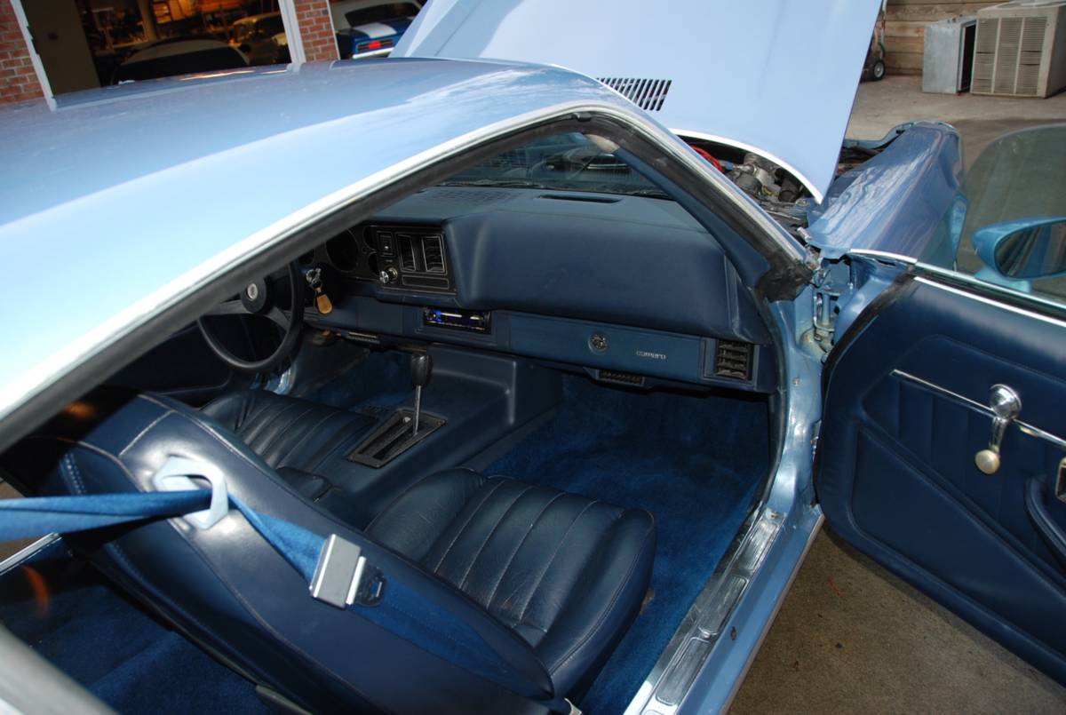 Chevrolet-camaro-1981-blue-9