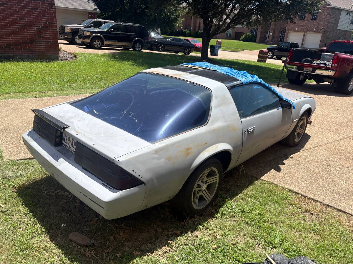 Chevrolet-camaro-1982-grey-3