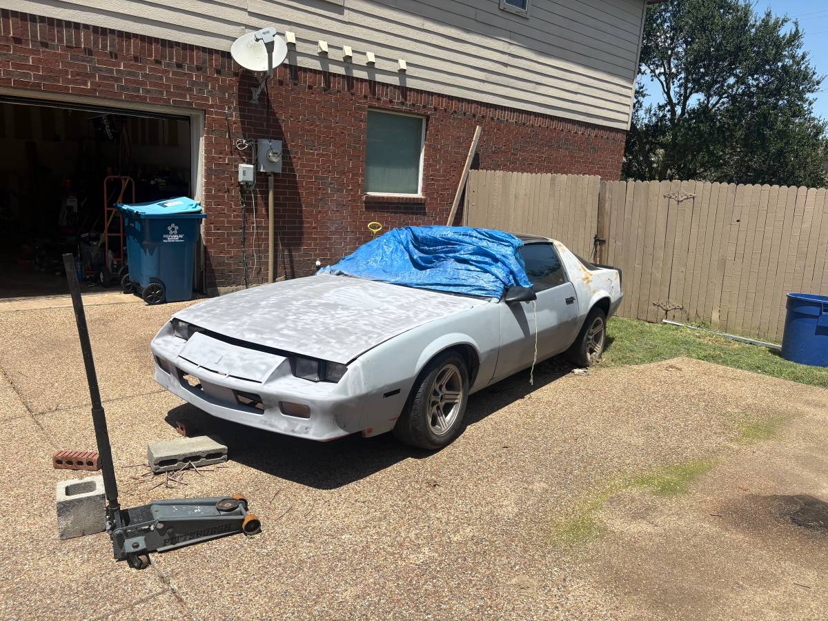 Chevrolet-camaro-1982-grey