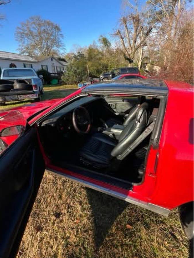 Chevrolet-camaro-1982-red-13