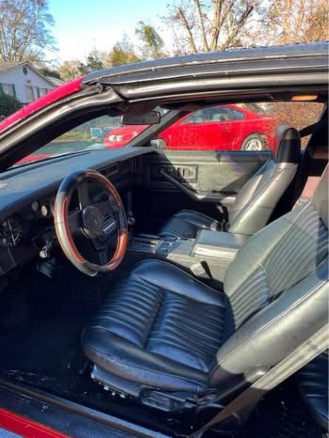 Chevrolet-camaro-1982-red-18