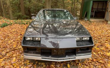 Chevrolet-camaro-1983-black-1