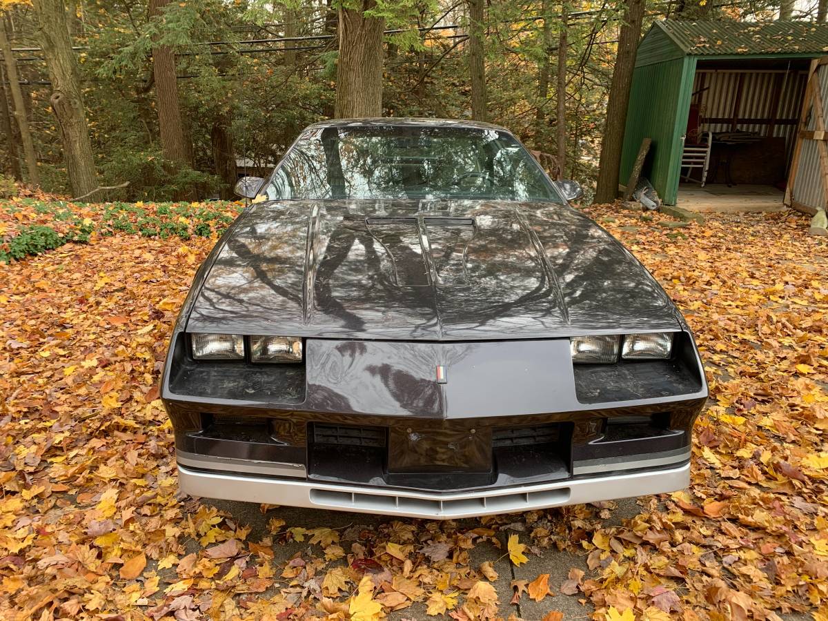 Chevrolet-camaro-1983-black-1