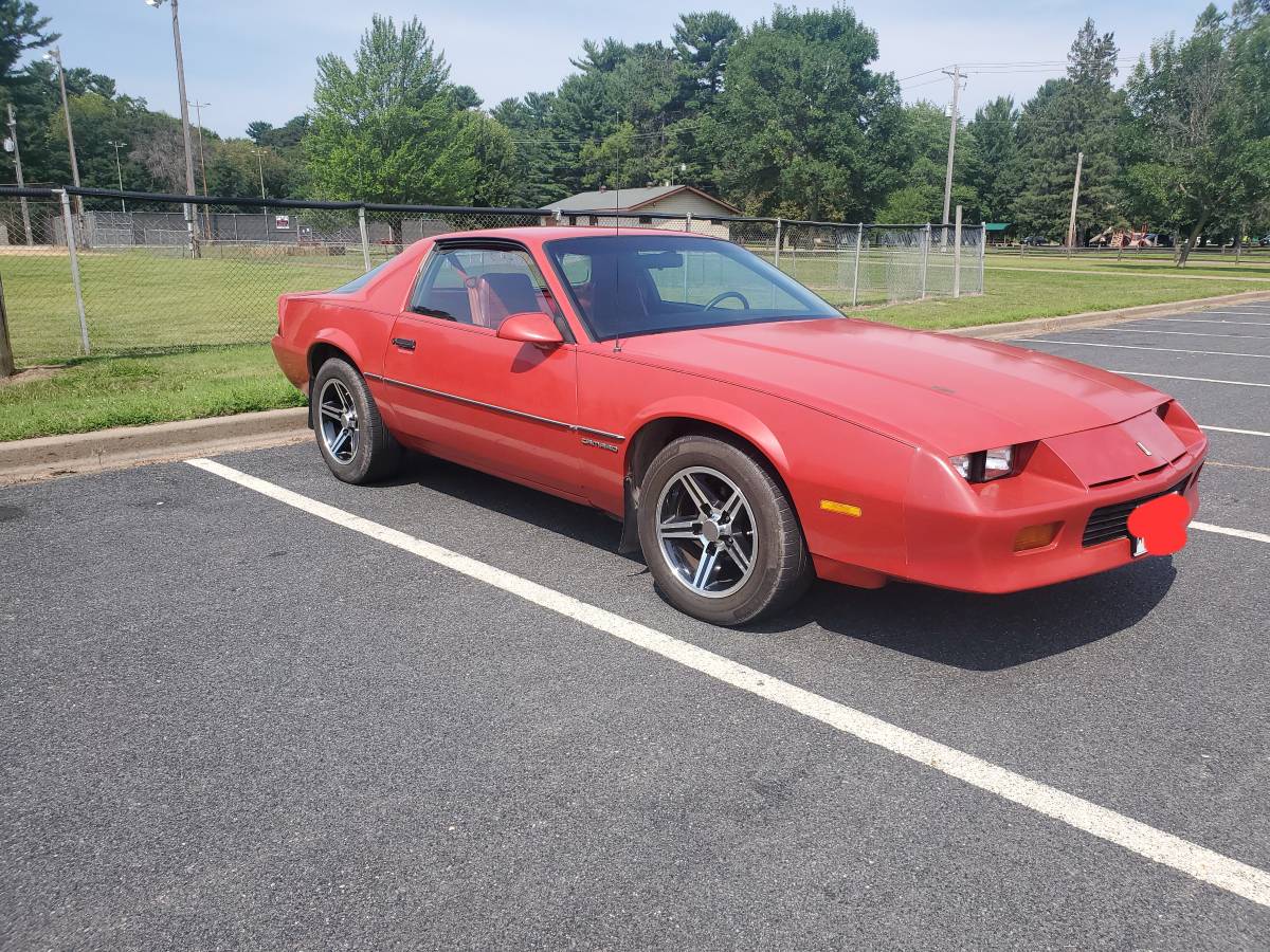 Chevrolet-camaro-1985-red-10