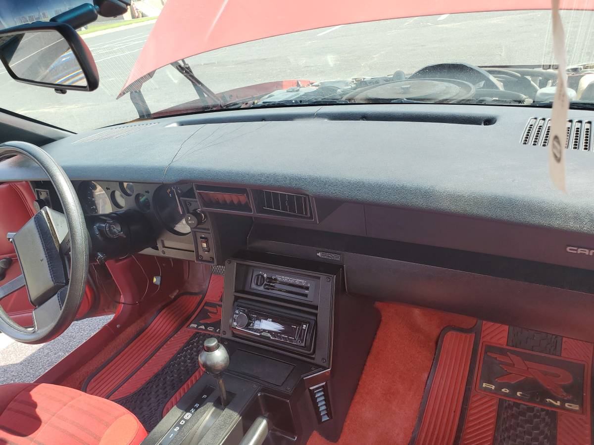 Chevrolet-camaro-1985-red-16