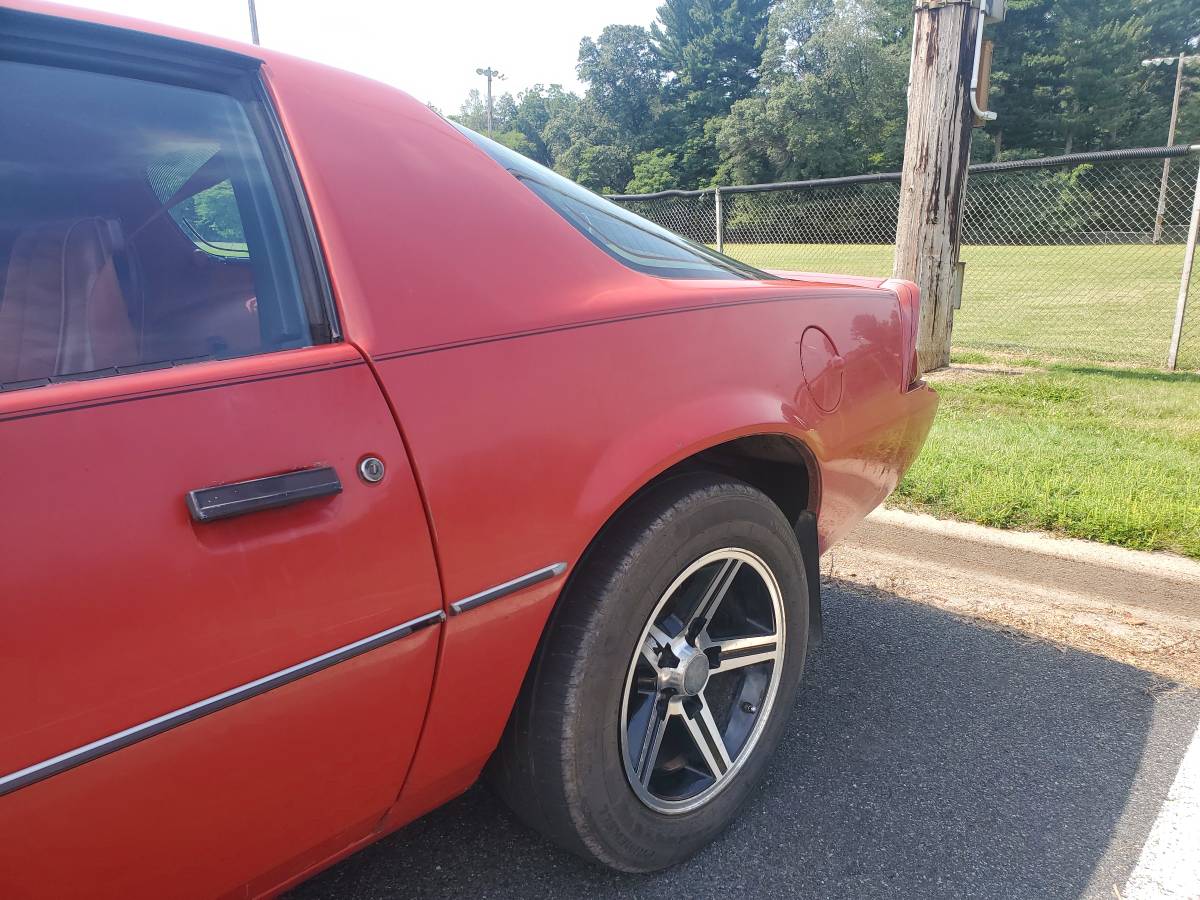 Chevrolet-camaro-1985-red-2