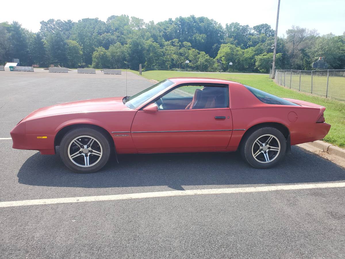 Chevrolet-camaro-1985-red