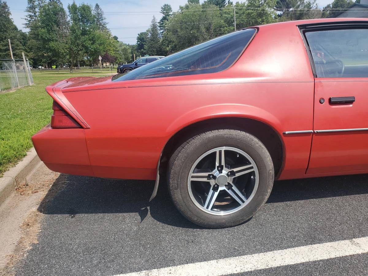 Chevrolet-camaro-1985-red-8