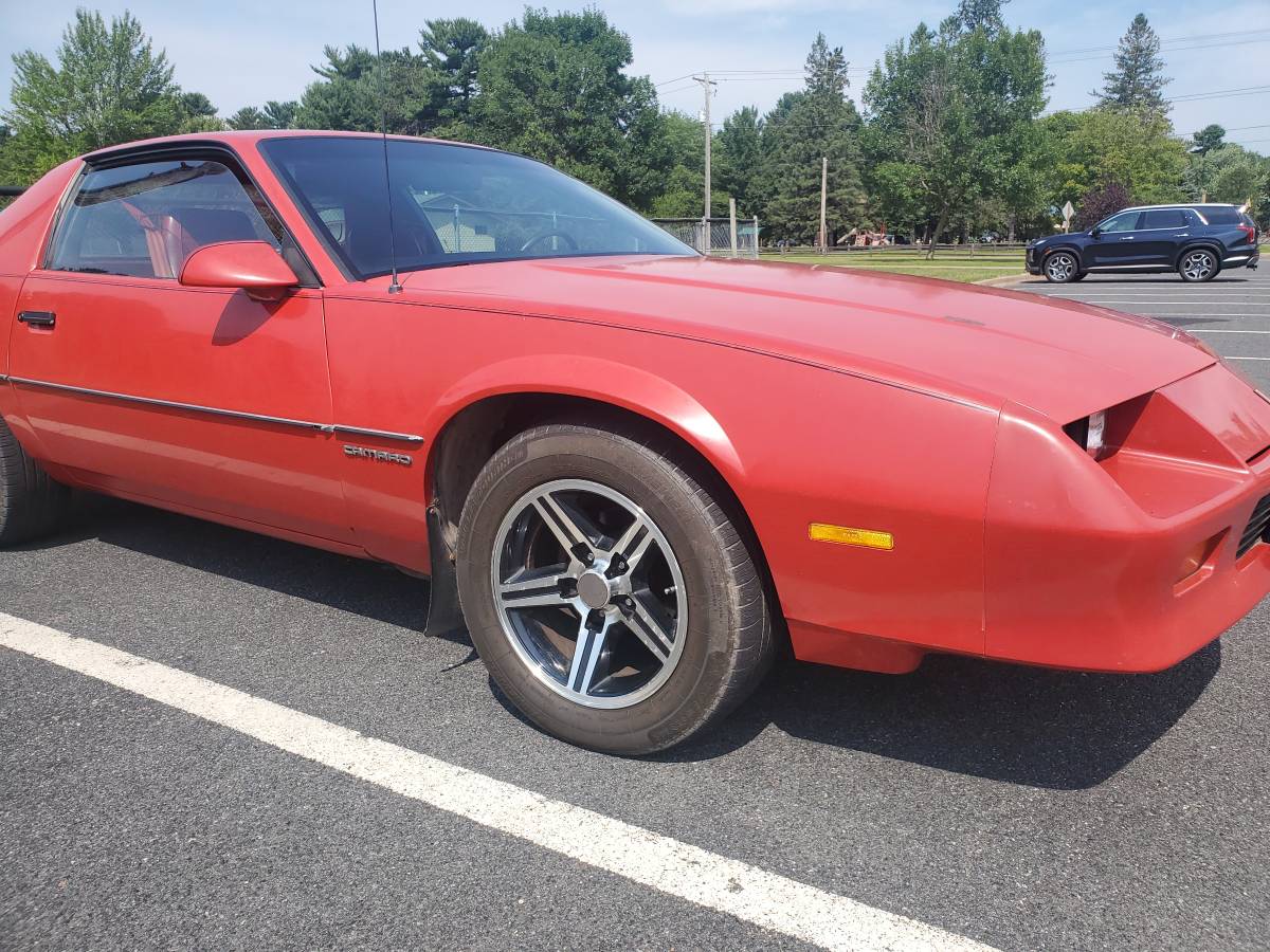 Chevrolet-camaro-1985-red-9