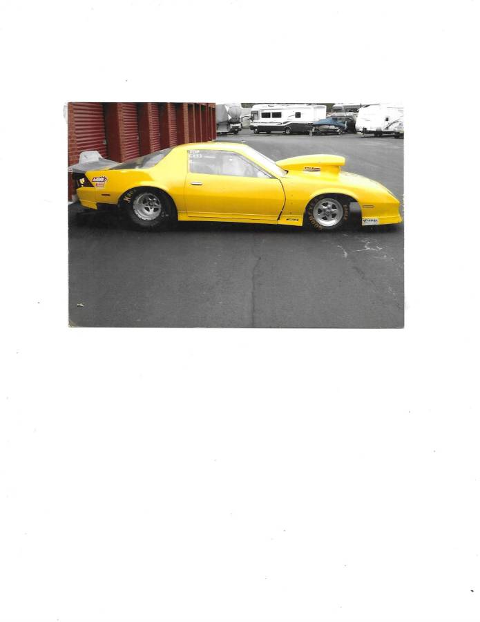 Chevrolet-camaro-1986-yellow-2