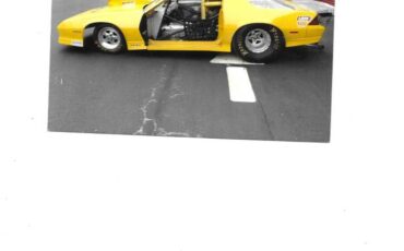Chevrolet-camaro-1986-yellow-3