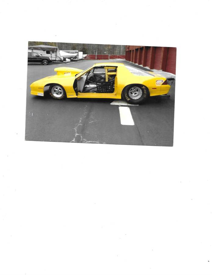 Chevrolet-camaro-1986-yellow-3