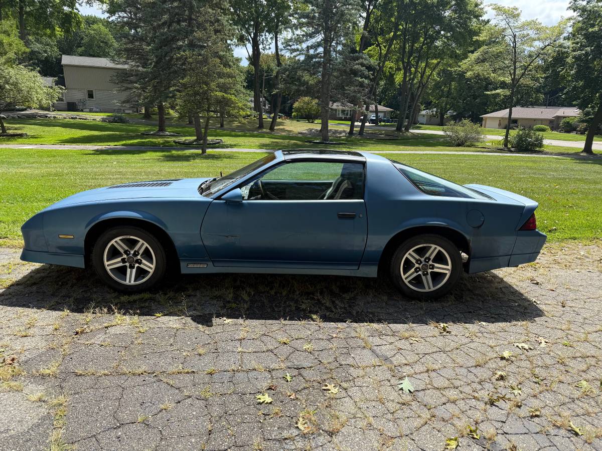 Chevrolet-camaro-1987-blue