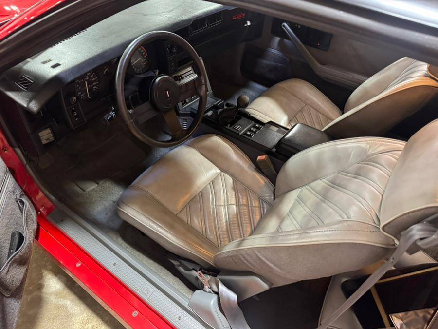 Chevrolet-camaro-1987-red-6