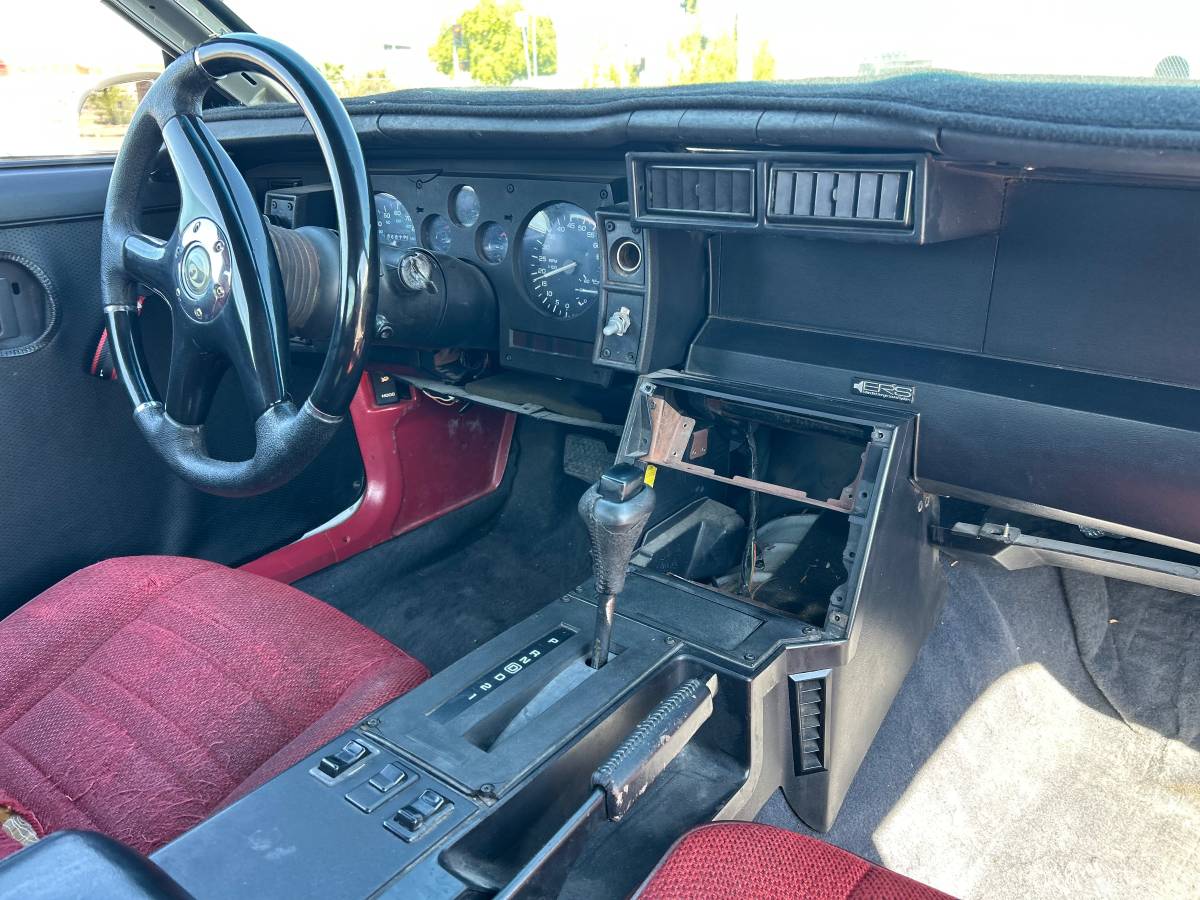 Chevrolet-camaro-1988-white-3